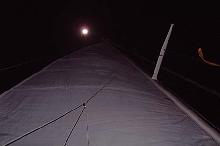 058moon_sail